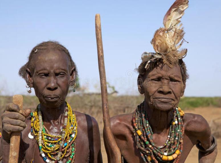 中国女子缠足，西方女子束腰，非洲女子最让人同情，至今仍在