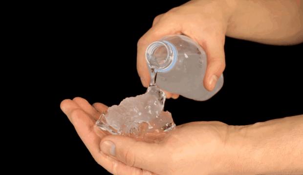 水瞬间结冰视频,让水瞬间结冰