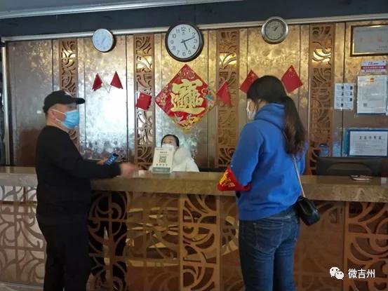 “社区居民都是我的家人”——记高峰坡社区女书记陈丽霞