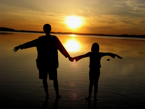 女孩写三十万字小说被父亲撕毁,女孩儿写30万字小说被父亲撕掉