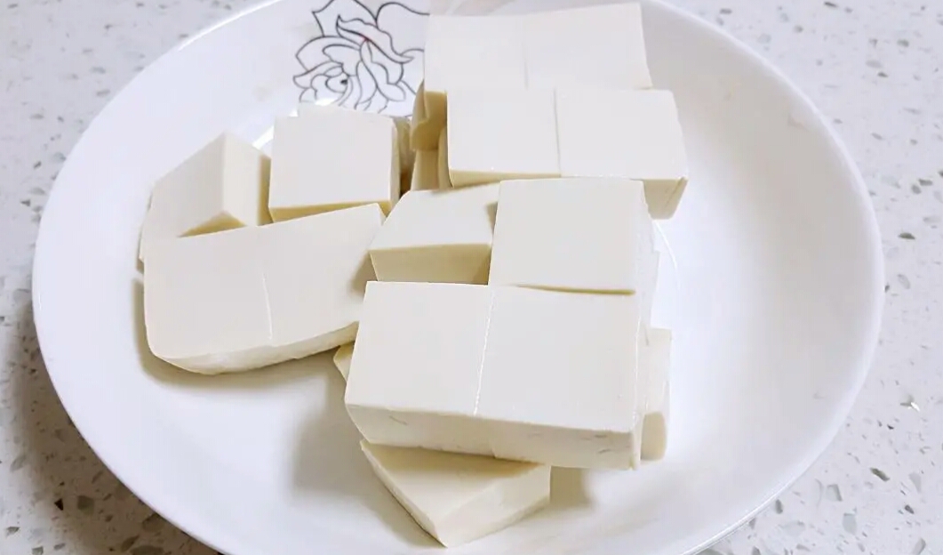 鱼头炖豆腐汤给宝宝喝,鱼头豆腐汤的补脑功效