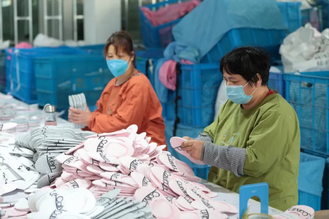 BizPal快报，做外贸的人已经哭了四个月了，出口转内销进退两难？