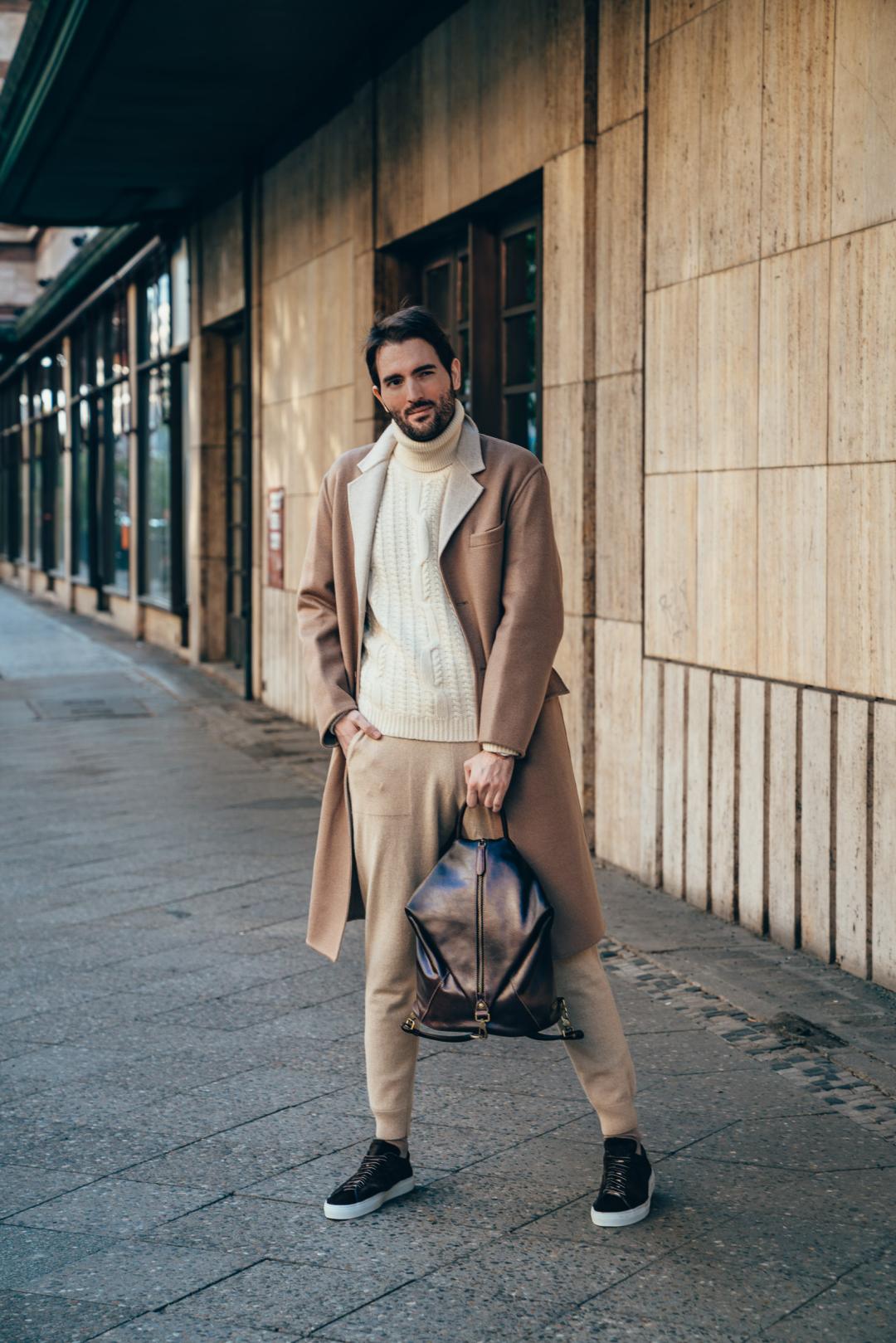 普京穿一套黑风衣,普京穿黑衬衫披外套