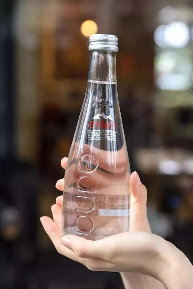 依云喷雾是智商税吗,依云矿泉水曾被检测出杀菌剂