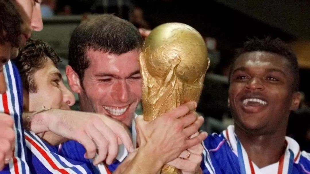 小罗为什么没被犯规,小罗为啥没有拿到金球奖