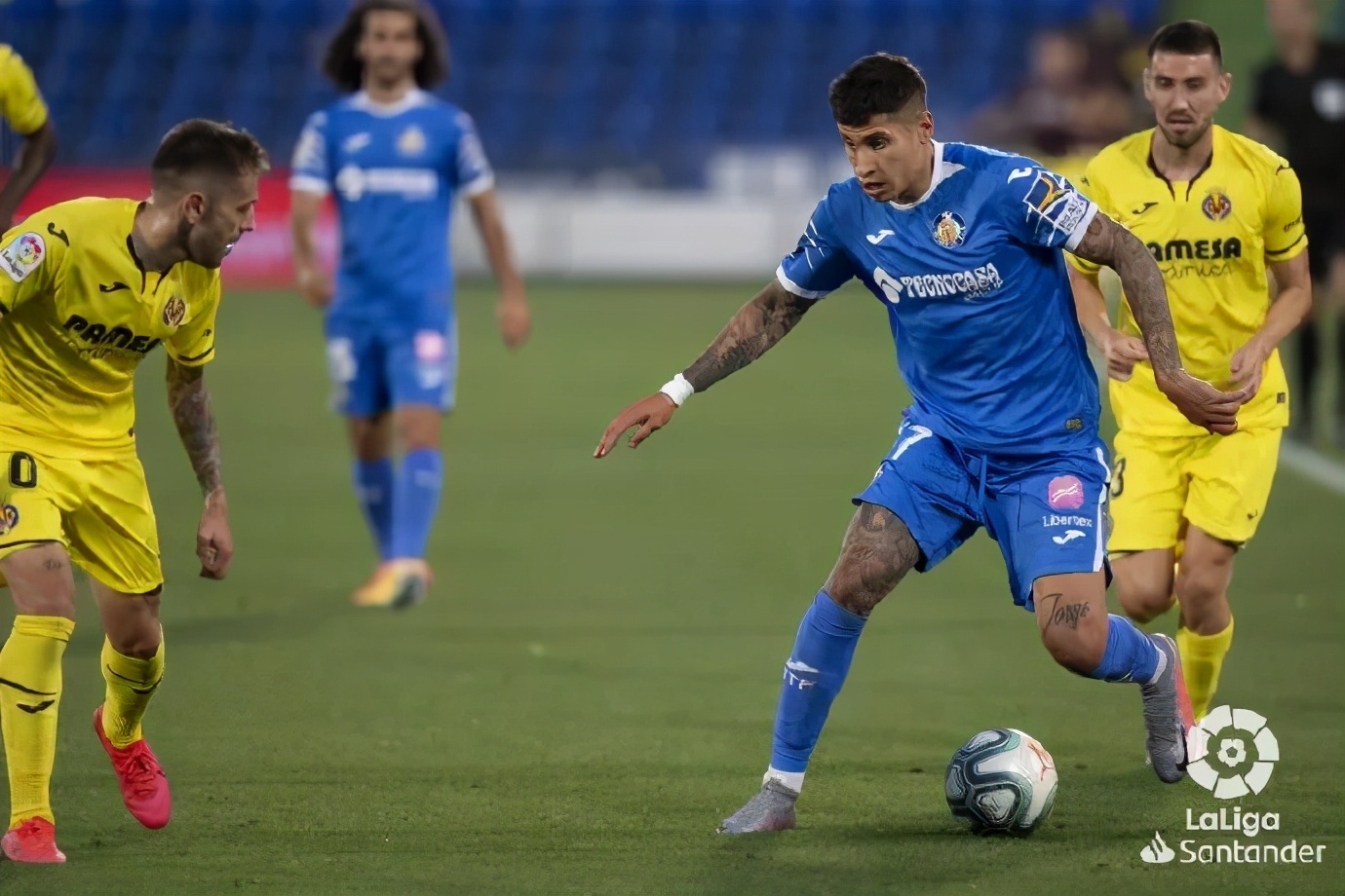 西甲第九轮巴萨对塞尔维亚,皇马巴萨马竞包揽最佳阵