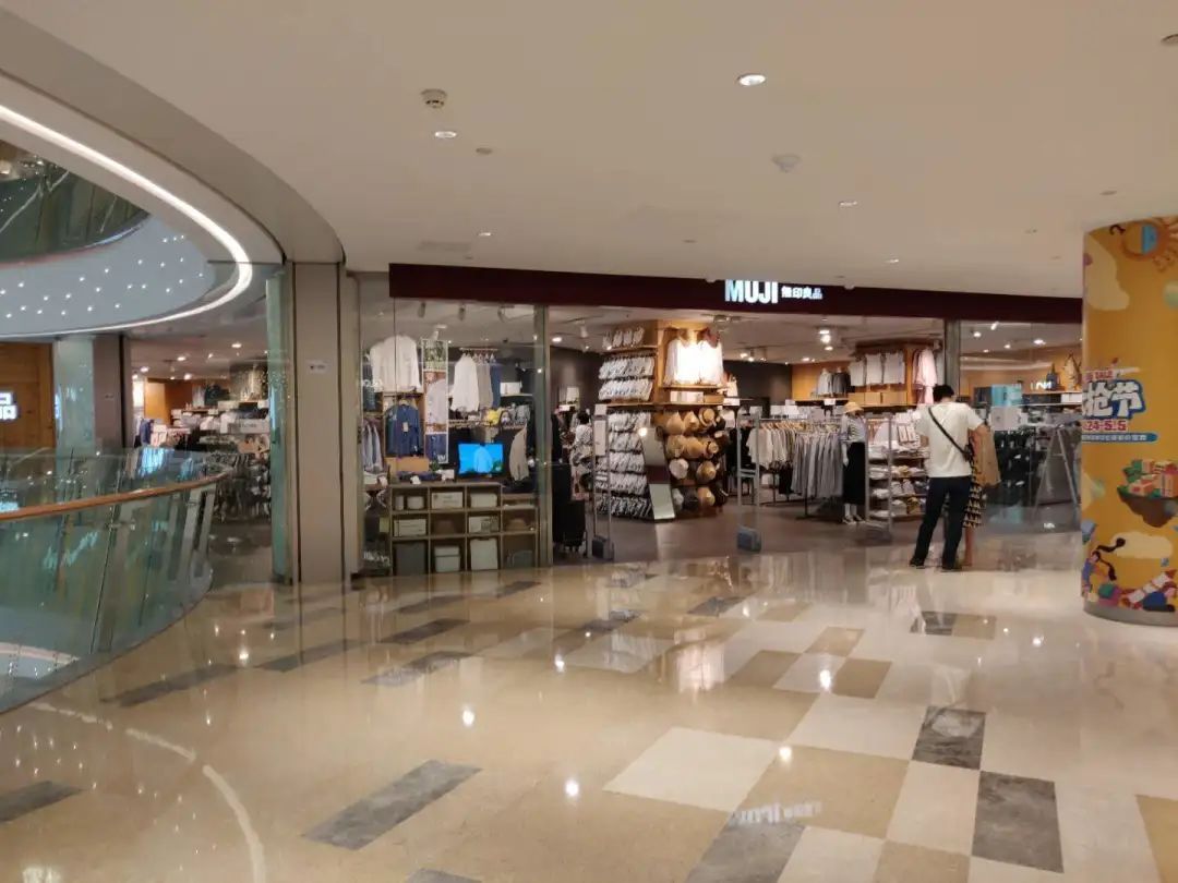 商场人流量明显下滑,商场人流量太差