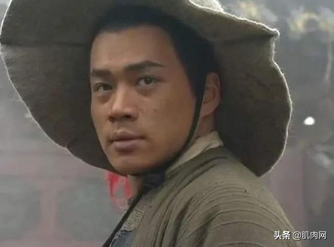 丁海峰为了演武松天天练肌肉,52岁丁海峰再演武松视频