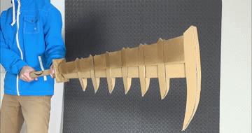 大隐隐于市!日本高玩用纸箱自制各种可变换形态道具,走红网络