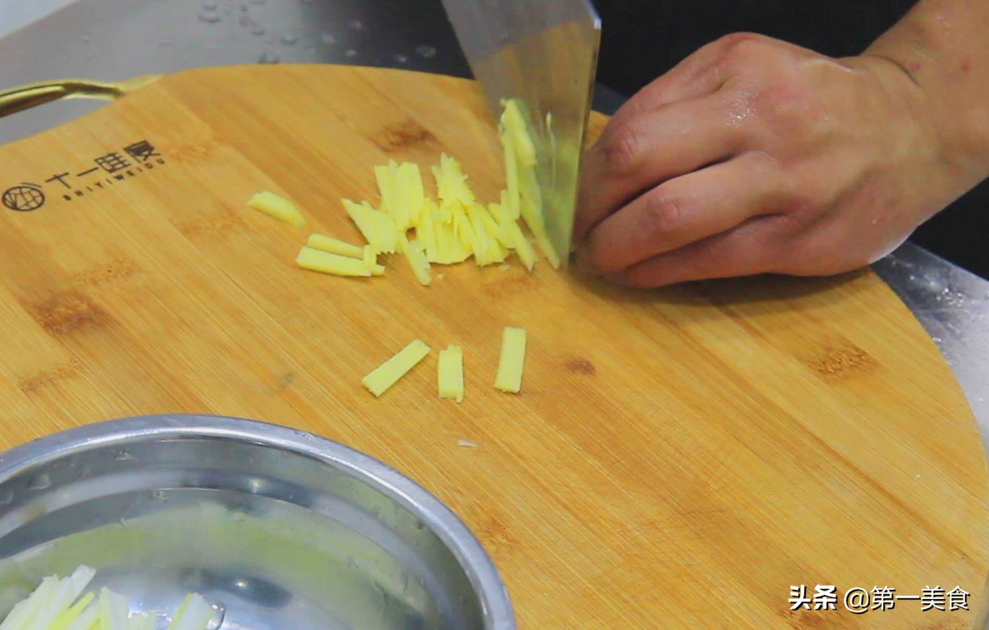 最经典的黄焖鸡做法,大厨教你黄焖鸡做法