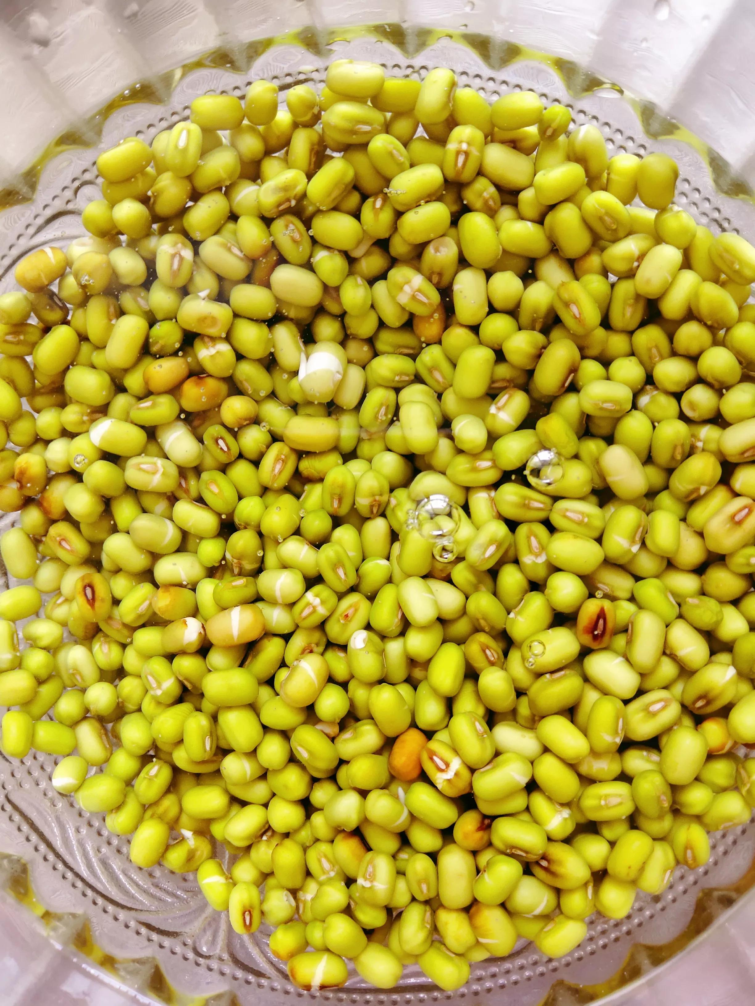 孩子最爱吃的绿豆饼家里就能做,大人小孩都爱吃的简单软皮绿豆饼