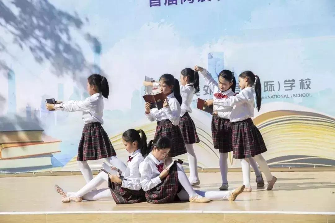 华美学校今天有什么活动,邀请函开放日英语