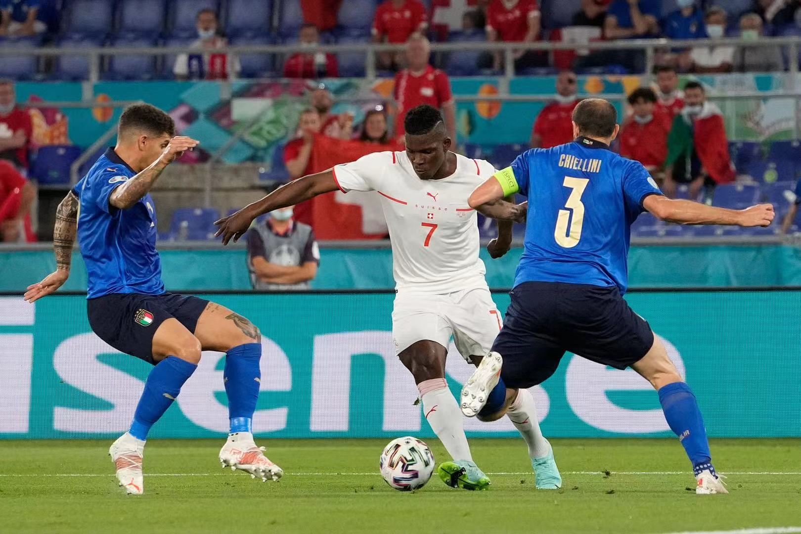 神错觉的意大利!蓝色风暴连续10场零封29场不败,核心一人酿蜕变