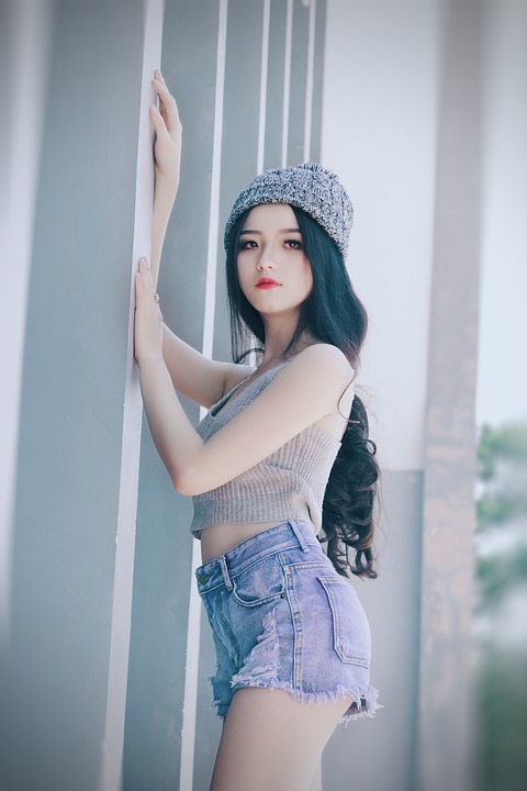 两个小伙被警察抓了还很生气,两小伙被警察局抓住