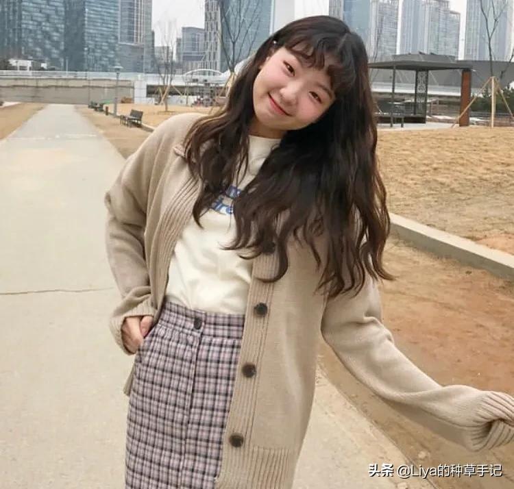 不要再披头散发了夏天适合的发型,披着和扎着都好看的浅层次发型