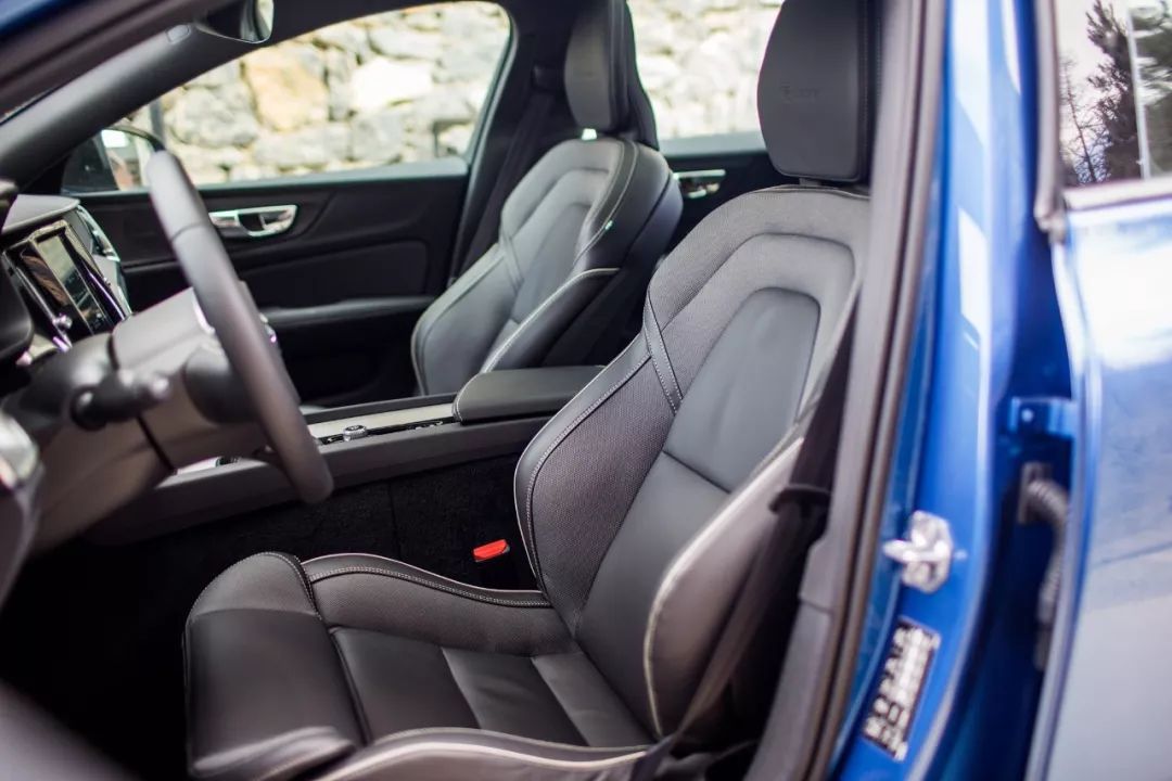 沃尔沃旅行车v60和v90碰撞测试,沃尔沃旅行车v6017年二手车价格