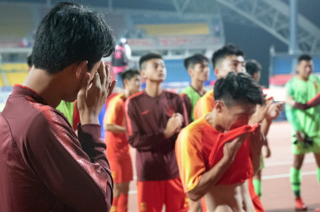 熊猫杯耻辱战-中国国青0-2泰国吃2连败，门将送乌龙大礼！