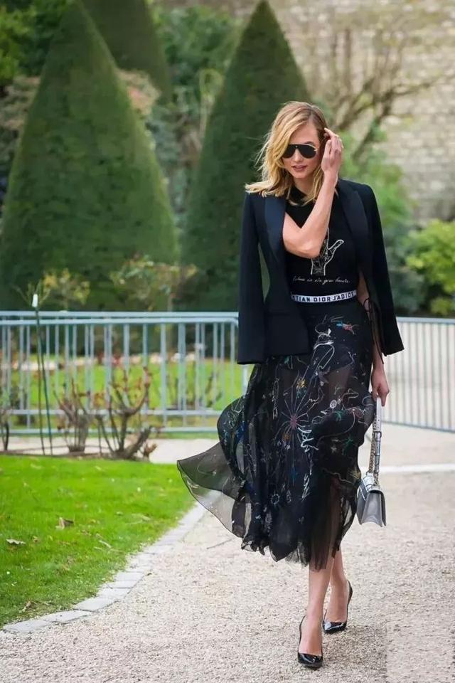 西装配裙子适合哪种发型,中长西装配什么裙子好看