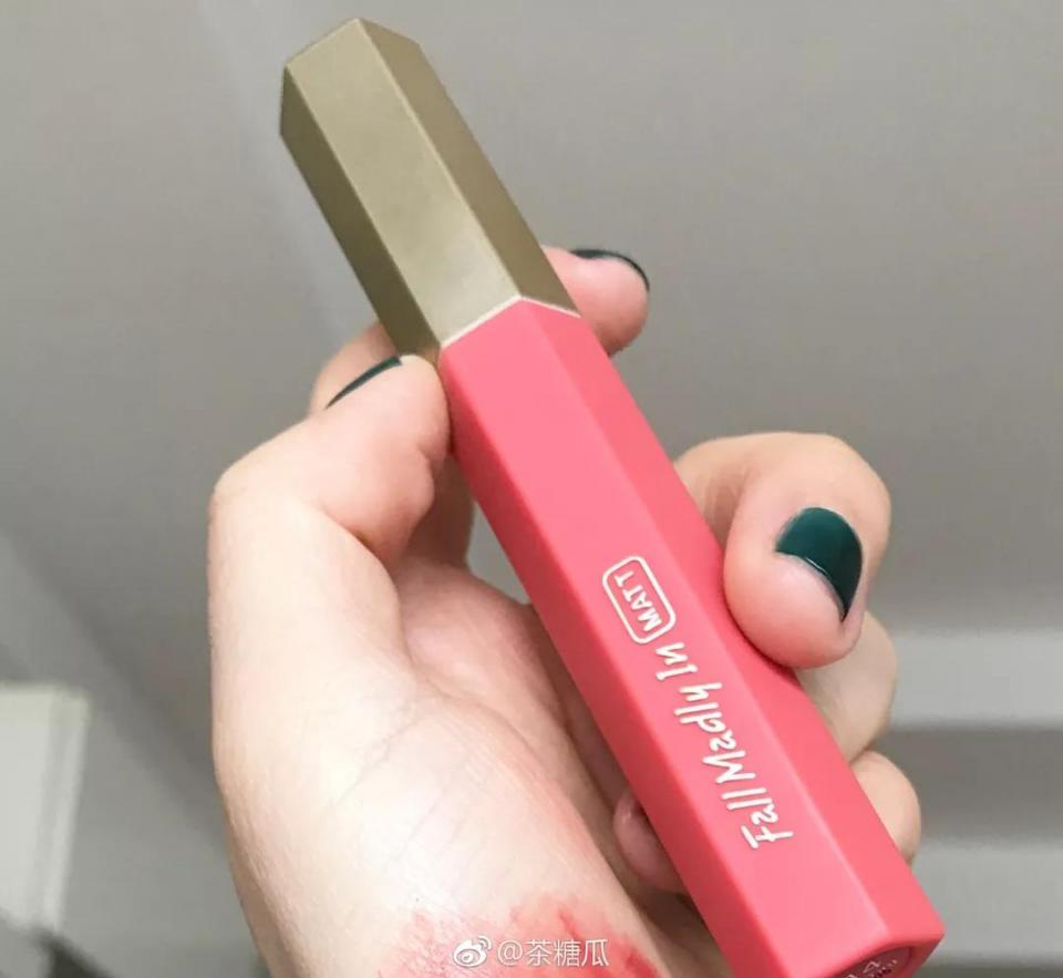 快买了这只口红来人间水蜜桃学院报道！