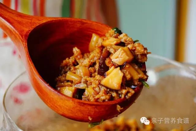 宝宝吃什么菜补锌补铁,宝宝贫血补铁还是补锌