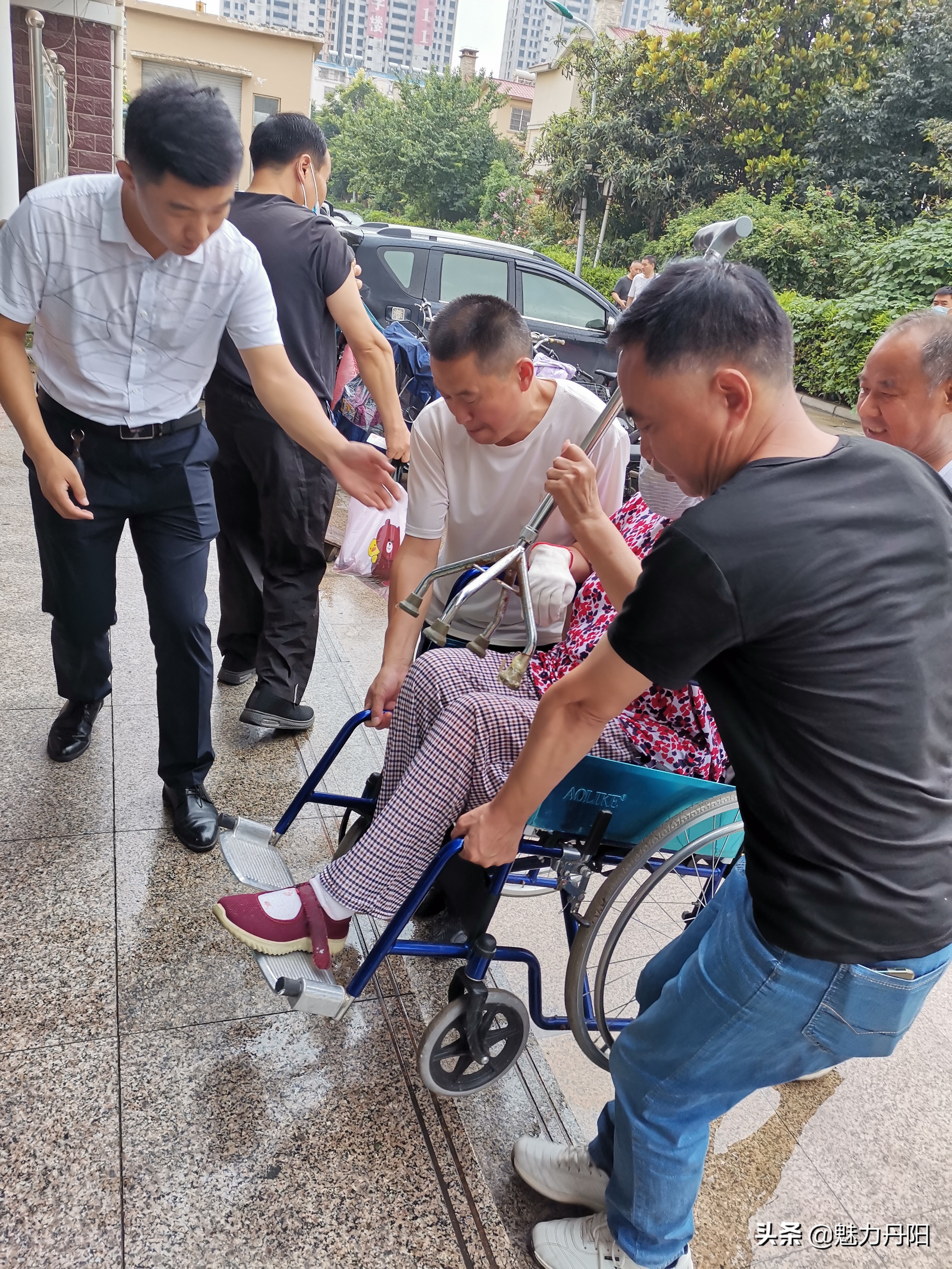 我为群众办实事送温暖进社区活动,我为群众办实事送医下乡