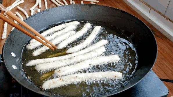 茴香小油条的做法火了，只需简单3步，新手也能一次成功