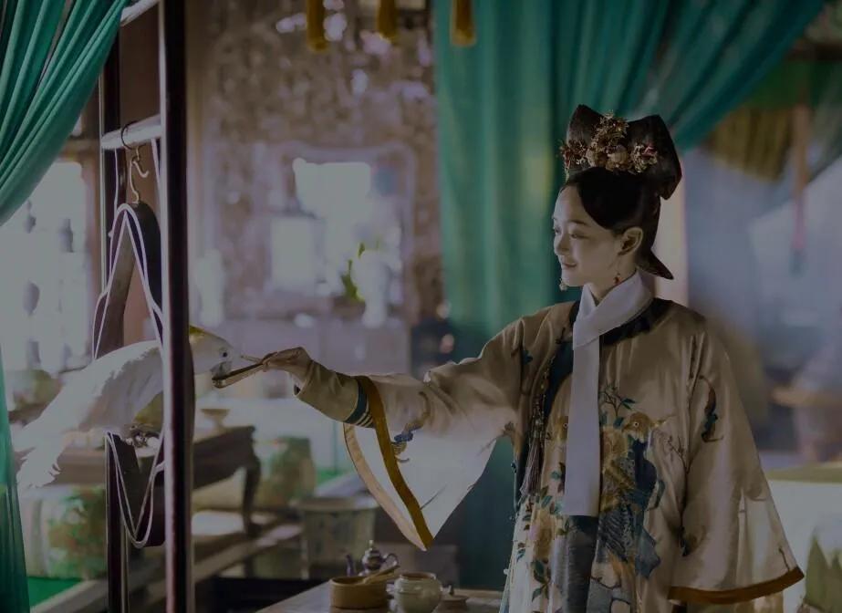 琵琶复又起，曲调悠扬入深宫，一心期盼，周郎至，花开花落。