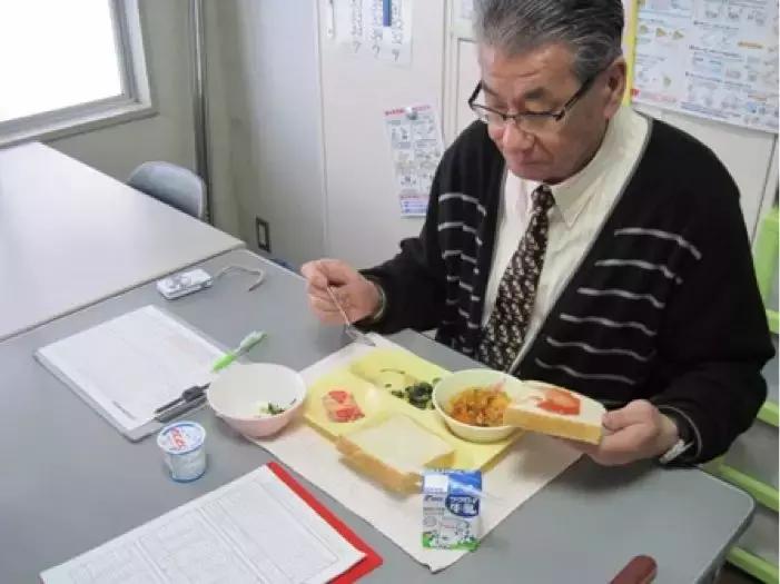 日本小学10元钱的午餐,日本学生午餐10元一个