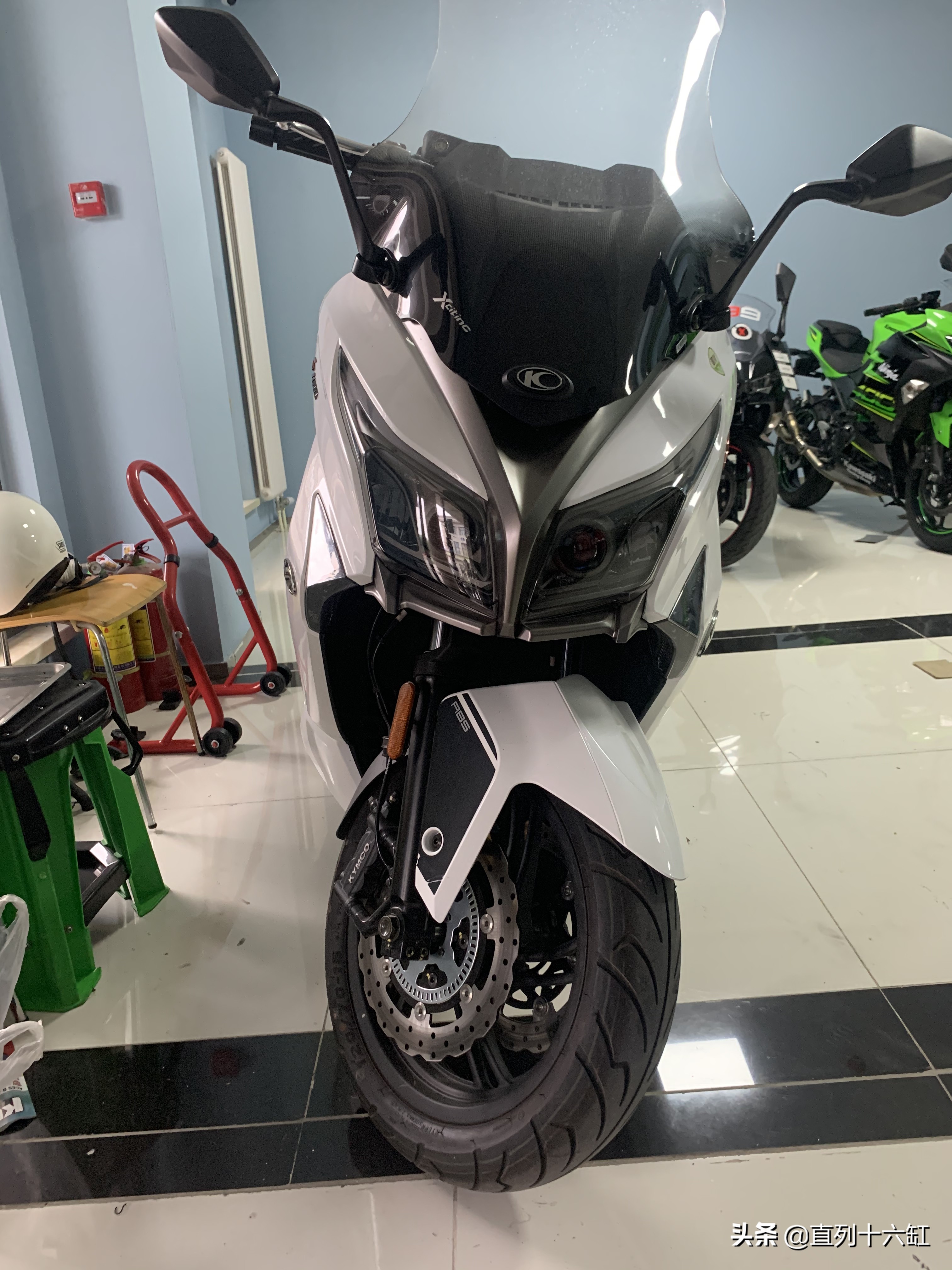 光阳进口赛艇s400国外测试,光阳xcitings400长途表现