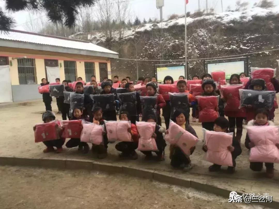 情暖杨崖集，乐动健身温暖山区送大爱