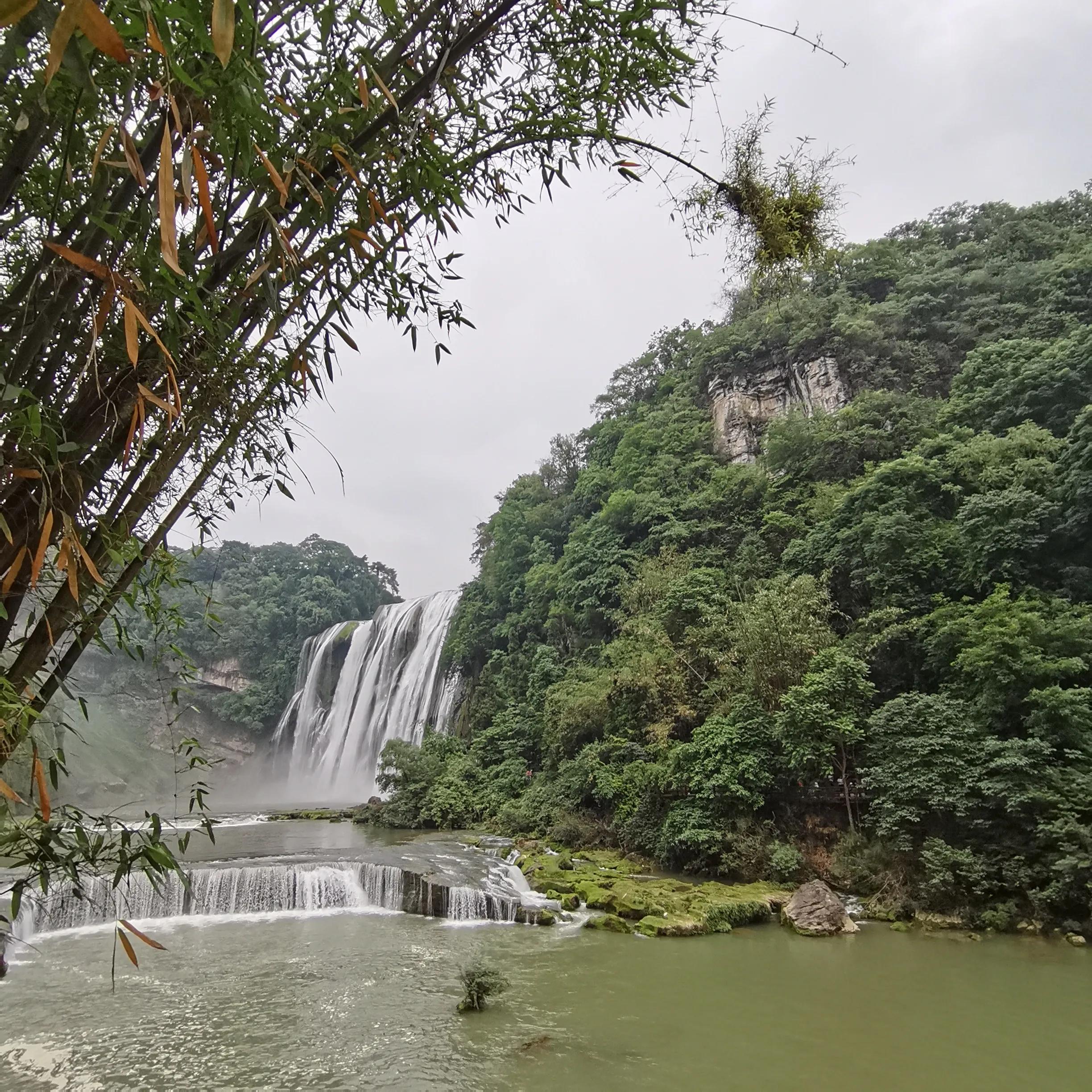 向南方和向北方,登上山顶看美景贵州黄果树瀑布