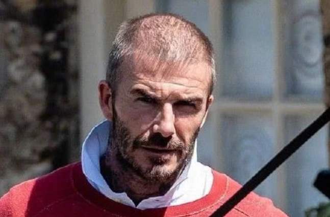 贝克汉姆年轻时为什么剃光头,岁月是把剃头刀图片