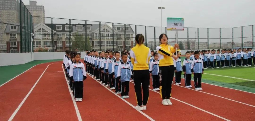 建*党**百年喜迎国庆——西安经开第二小学队列队形广播*比操**赛
