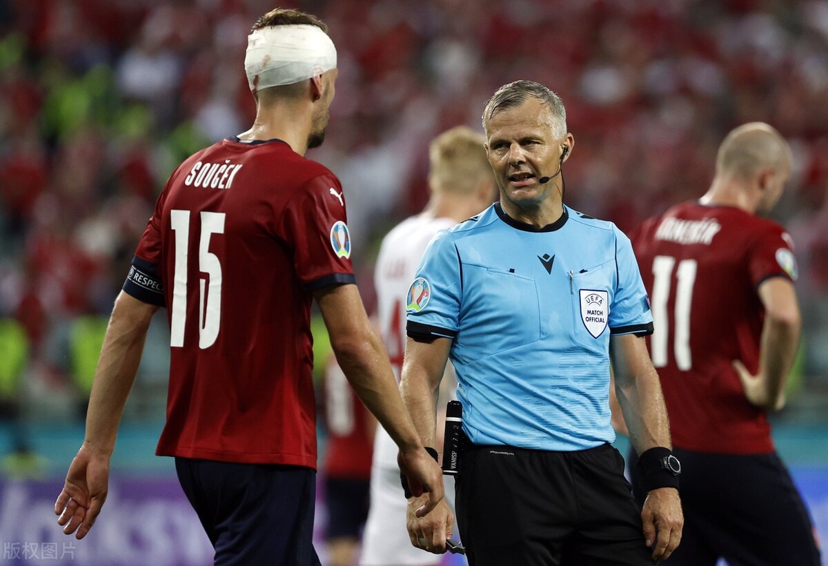 从0-0变成0-1太亏了！捷克遭遇严重误判，导致输球，裁判丧失底线