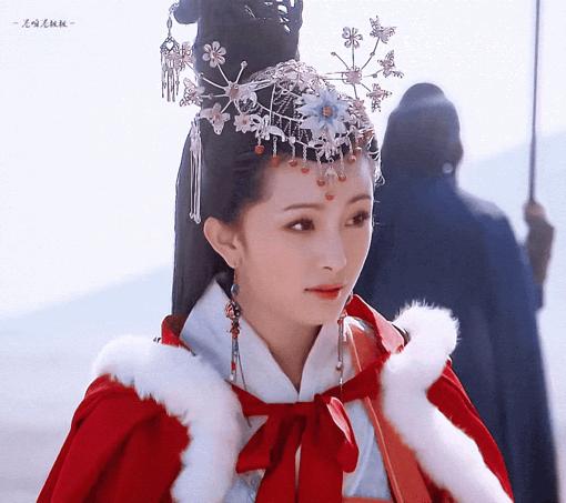 又到冬日,古装毛领斗篷别乱穿,高颜值演员和良心造型师缺一不可