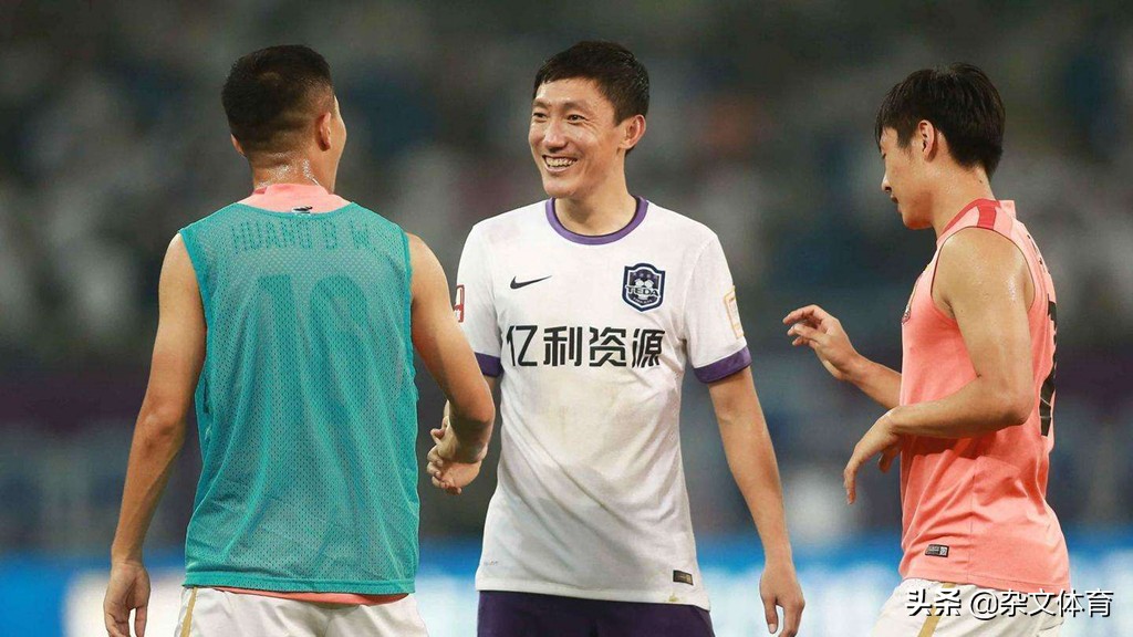 39岁前国脚反对中超限薪！曾错过英超热刺队，妻子是澳洲博士