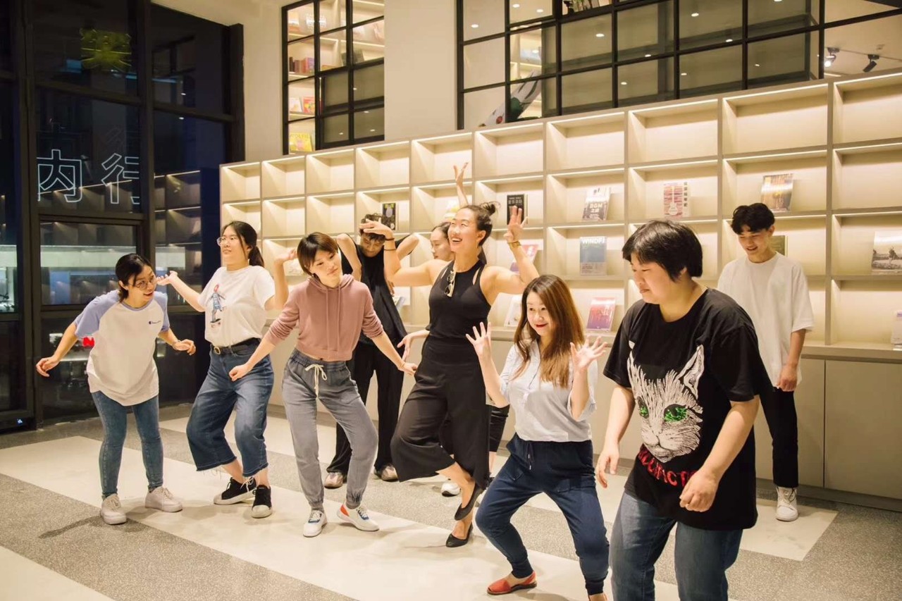 罗小佩，作为戏剧、电影导演的她，曾经学的竟然是神学？