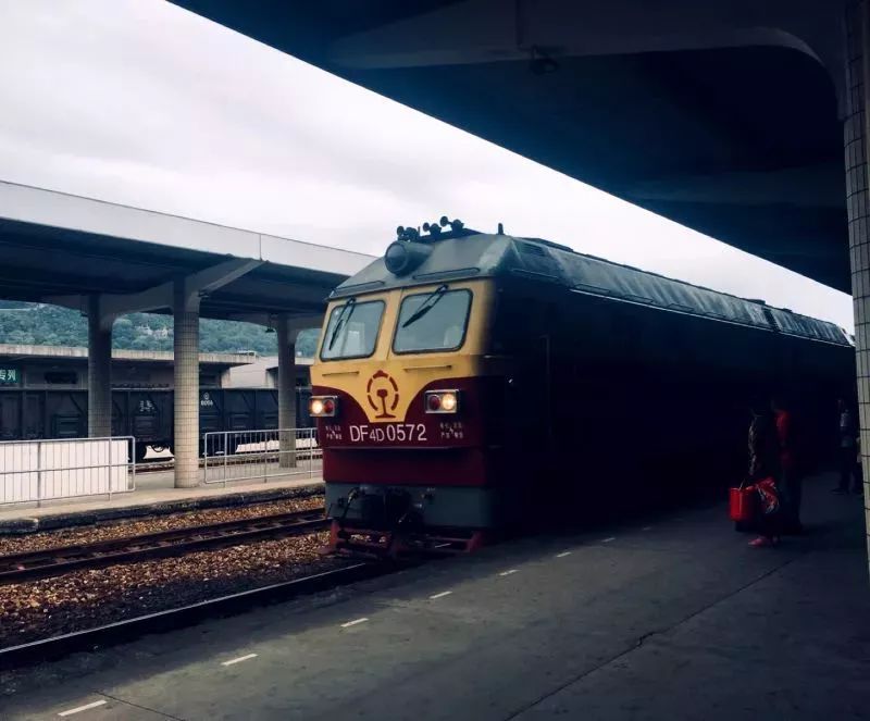 手机拍出的照片黑是怎么回事,手机拍照不清楚是啥原因呀