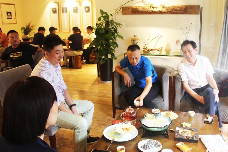 静松播报｜潜江市委常委王玉梅一行到访四川省湖北商会