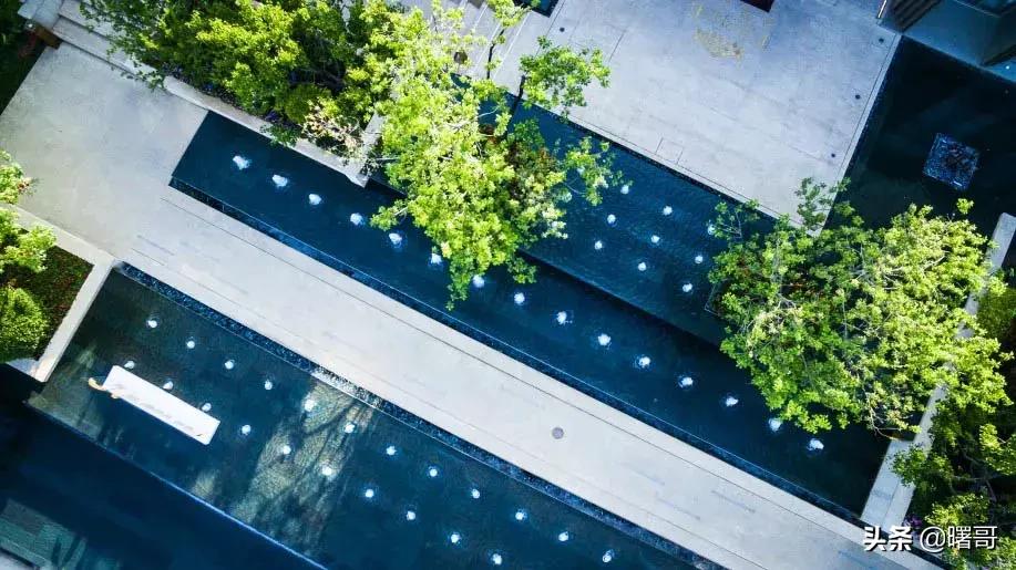 世界上的路本来很平凡，自从遇上设计师，此路非彼路