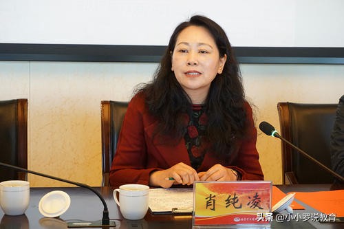 她是医学院高学历美女院长，是我国微生态学专家，美貌和智慧并存
