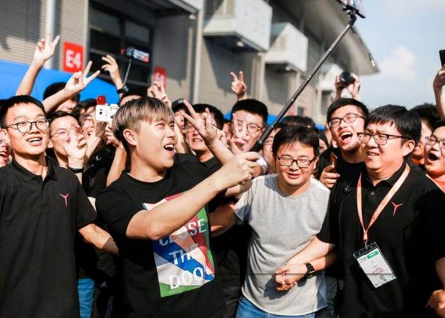 卢本伟开挂事件全经过,谁质疑卢本伟开挂