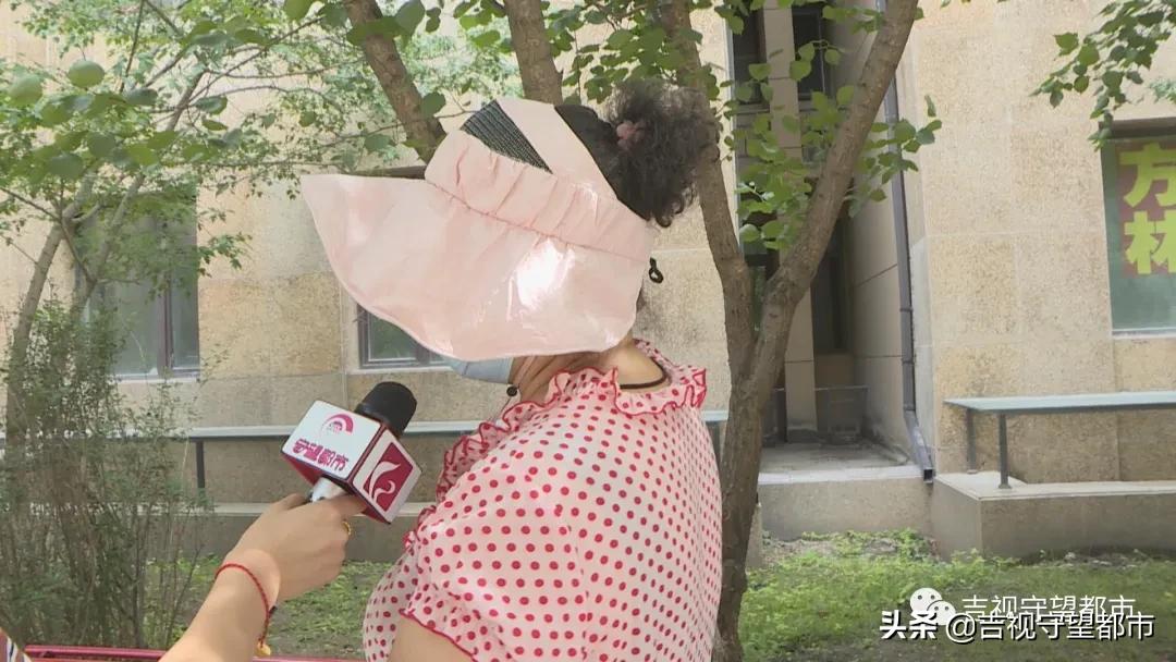 窗前“暴露男”，你已经成功引起警方注意