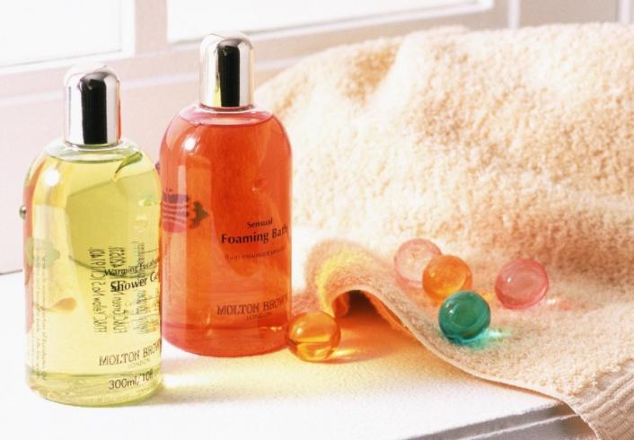 染发可以使毛躁的头发柔顺吗,染发后用什么护理方法头发不干枯