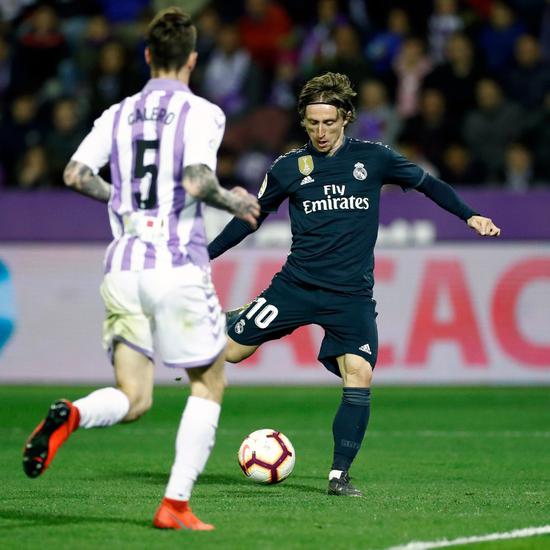 致敬外星人罗纳尔多,罗纳尔多皇马钟摆式过人