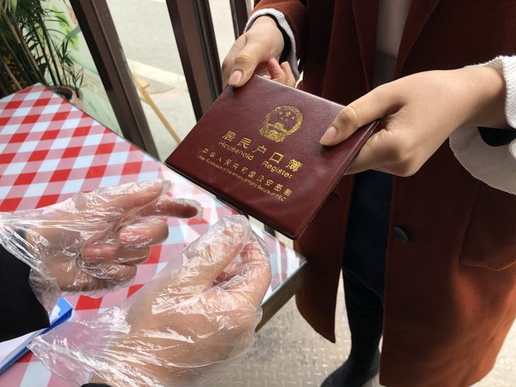 进店吃饭要亮结婚证、户口本!青岛这家饭店防疫操作真硬核