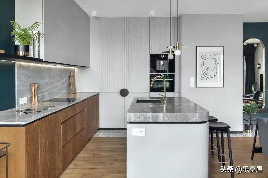 花2000多块钱租了一栋别墅,花了2500元租了个小别墅