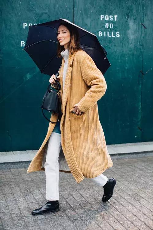 这个冬季时髦精都是这么穿大衣的,时髦的人喜欢这样穿