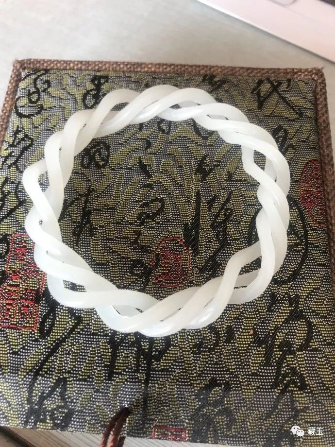 和田玉手镯怎么选才是最好的,和田玉手镯怎么选最好