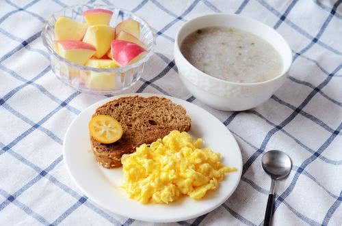 嘴里口臭刷牙也不管用,嘴刷牙还臭是怎么回事